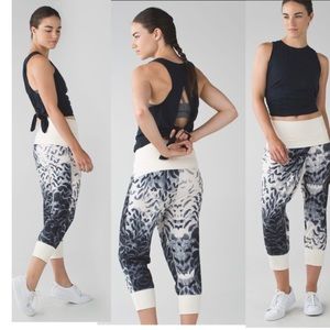 Lululemon Dance To Yoga Pant Pretty Plume Angel Wing Black Sz 2